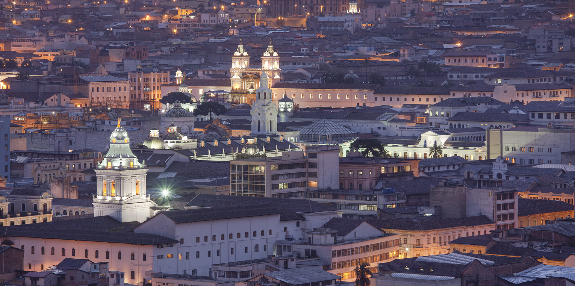 Centro histórico de Quito en la noche