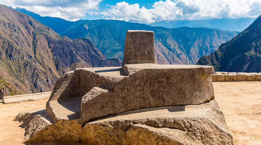 Pirámide de Intihuatana en Machu Picchu