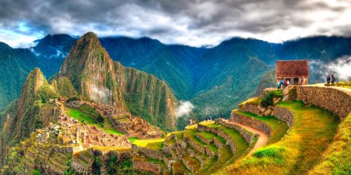 Turistas disfrutando de su tour en Machu Picchu