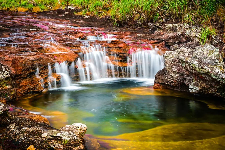 Río arco iris en La Macarena, Colombia