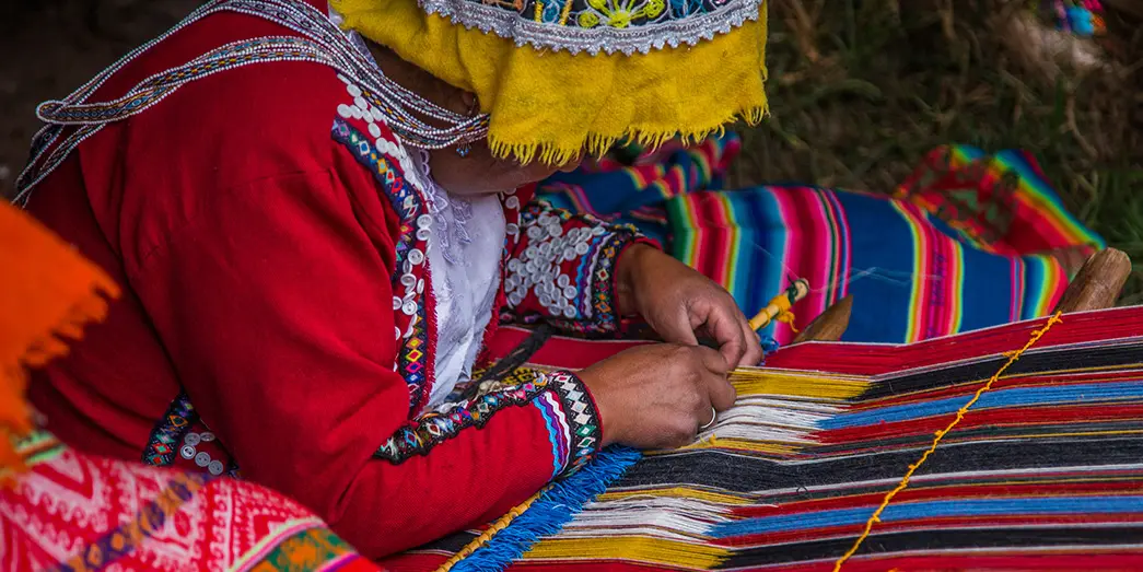 Taller de tejido en el Valle Sagrado, Perú