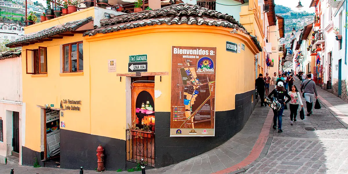 Scenic Tour in Quito - La ronda Street